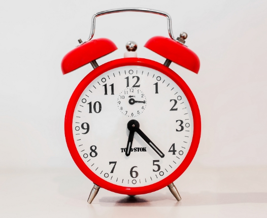 Қыз жыныстық қатынасқа түсуді қалайды Толық және әсерлі фигуралары бар порно